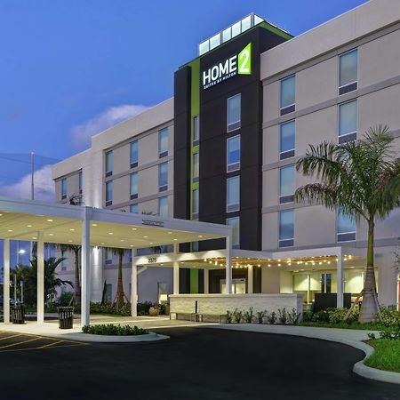 Home2 Suites By Hilton West Palm Beach Airport Cloud Lake Exterior photo