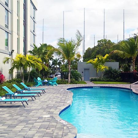 Home2 Suites By Hilton West Palm Beach Airport Cloud Lake Exterior photo