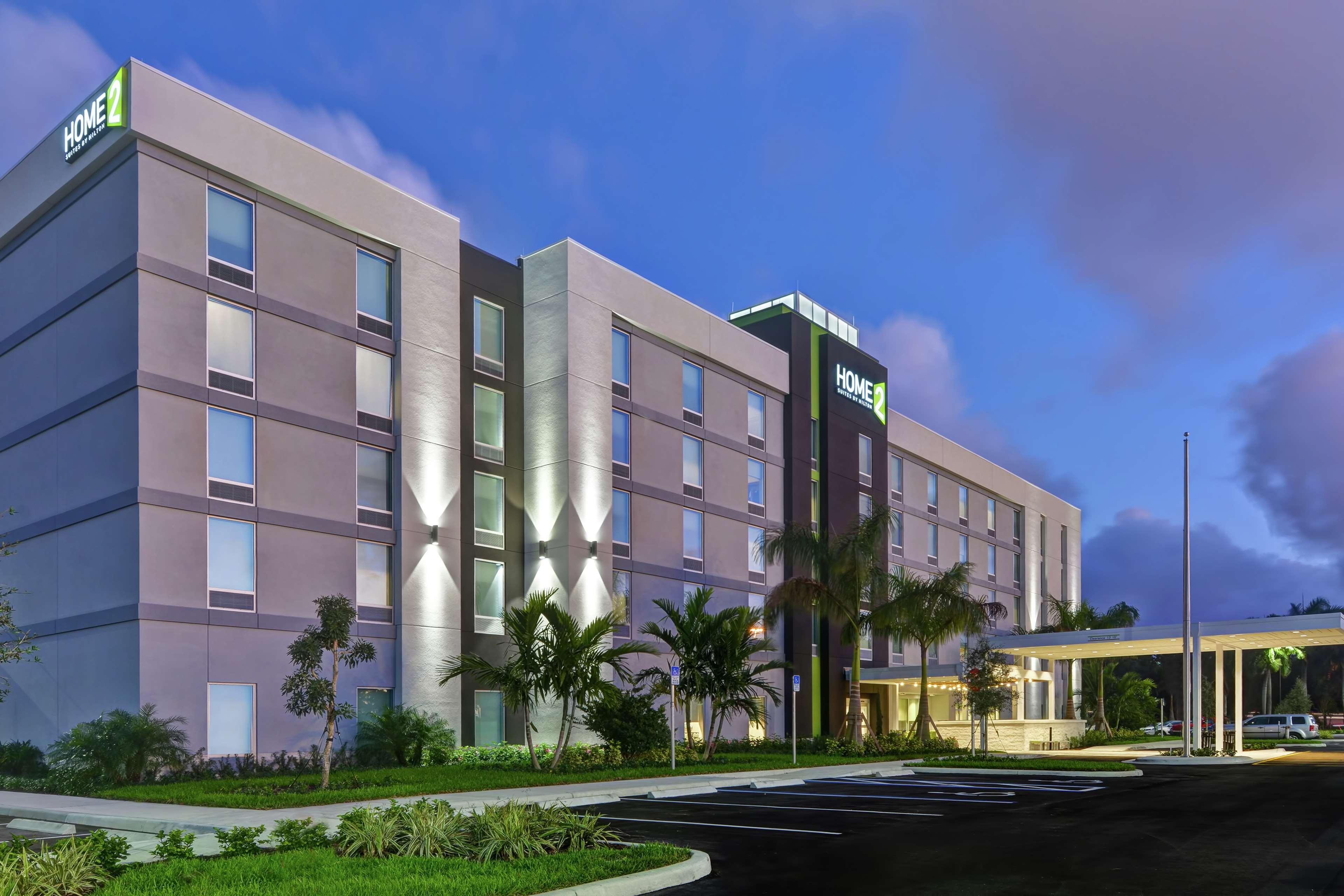 Home2 Suites By Hilton West Palm Beach Airport Cloud Lake Exterior photo