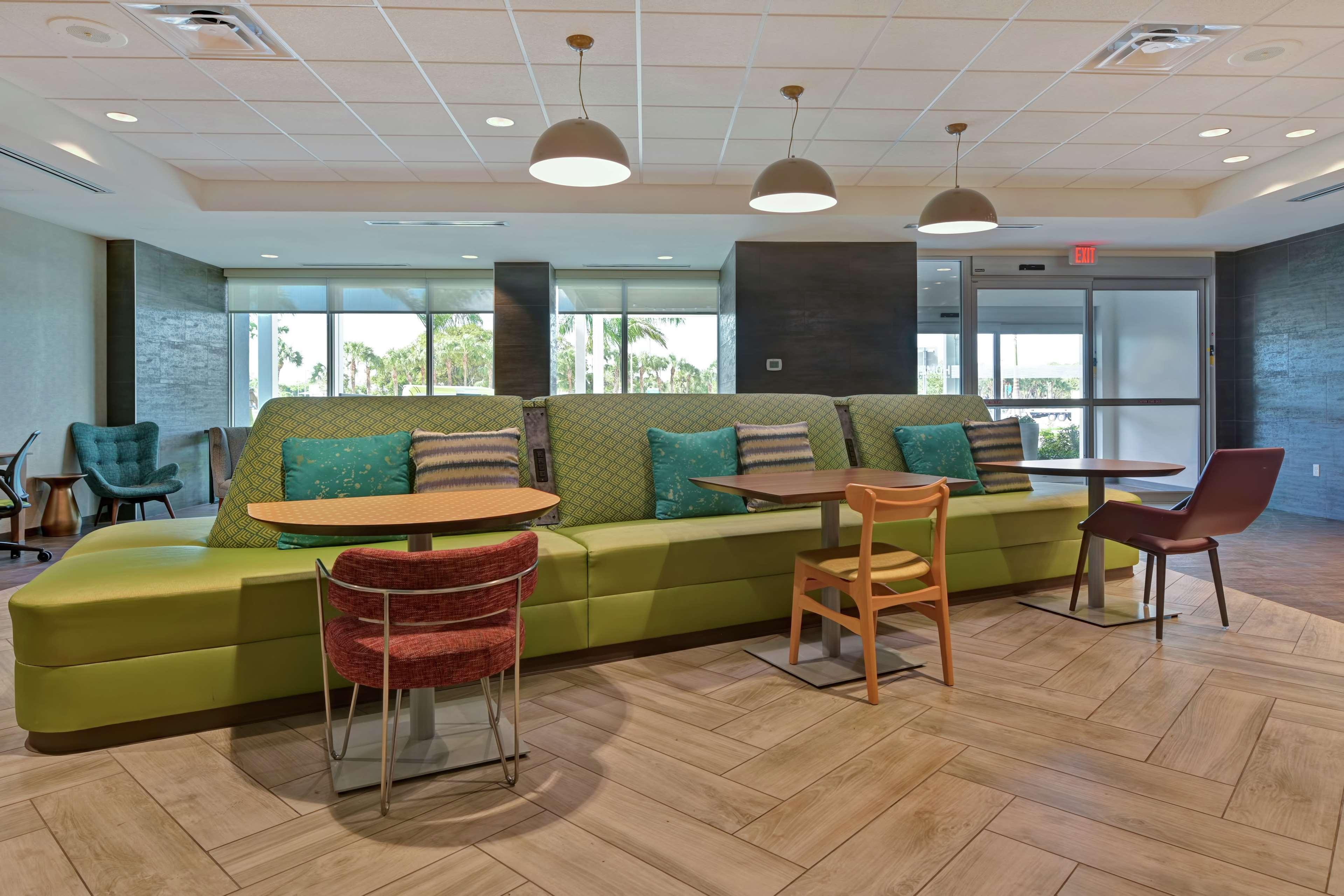Home2 Suites By Hilton West Palm Beach Airport Cloud Lake Exterior photo
