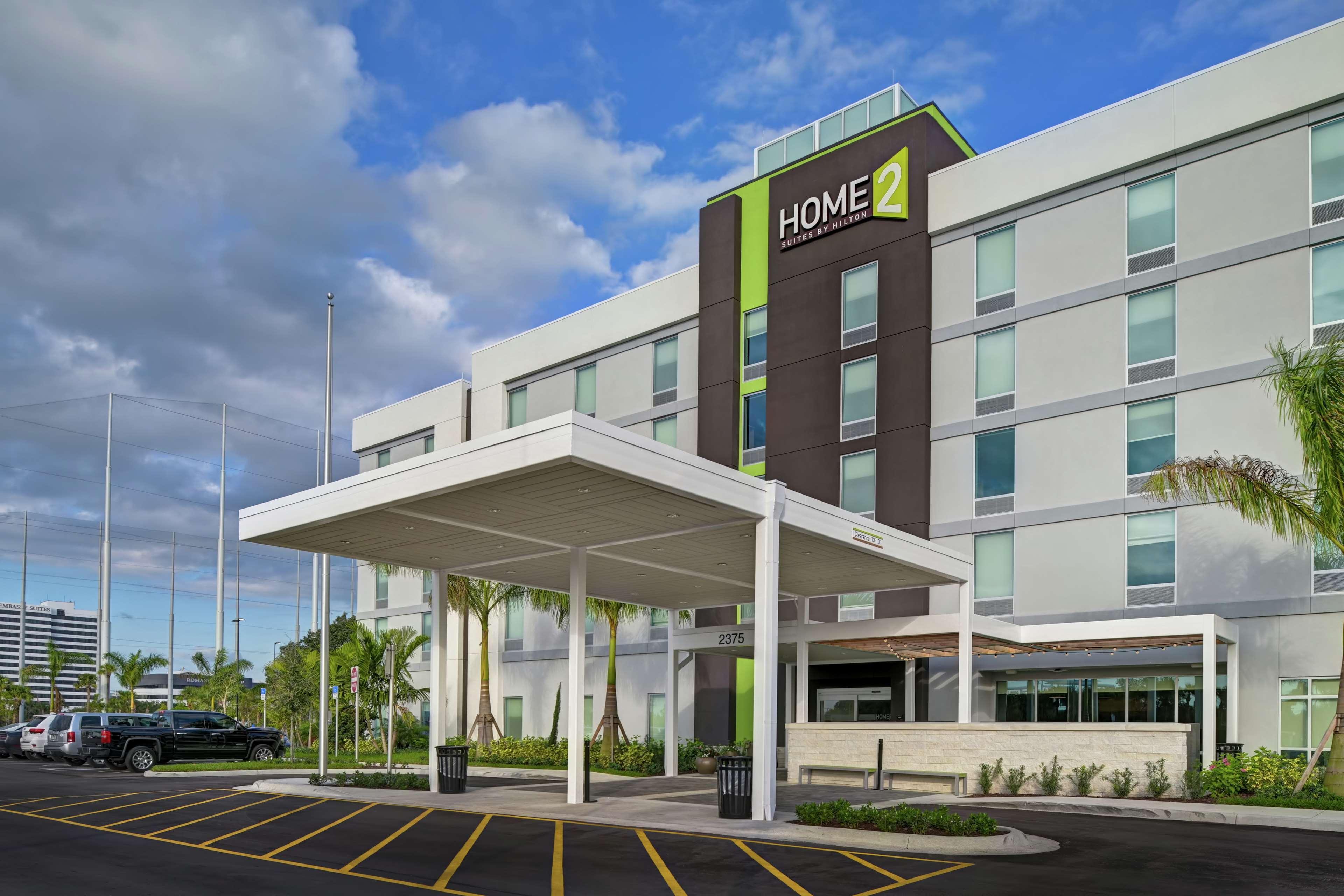 Home2 Suites By Hilton West Palm Beach Airport Cloud Lake Exterior photo