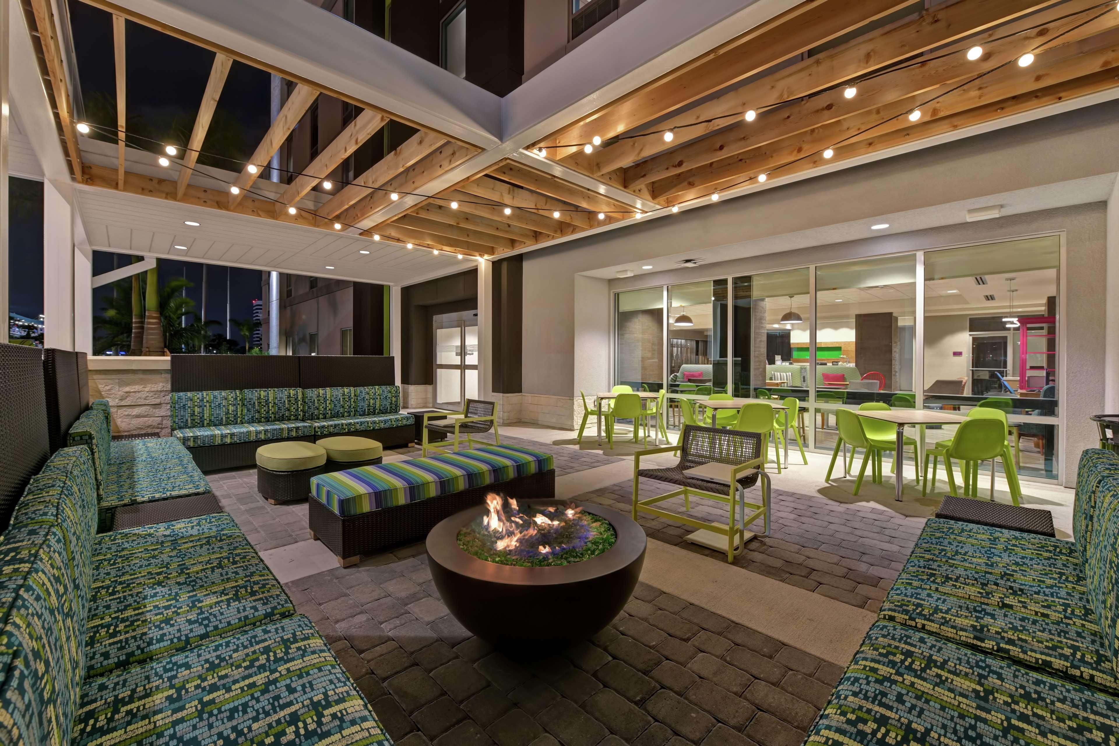 Home2 Suites By Hilton West Palm Beach Airport Cloud Lake Exterior photo