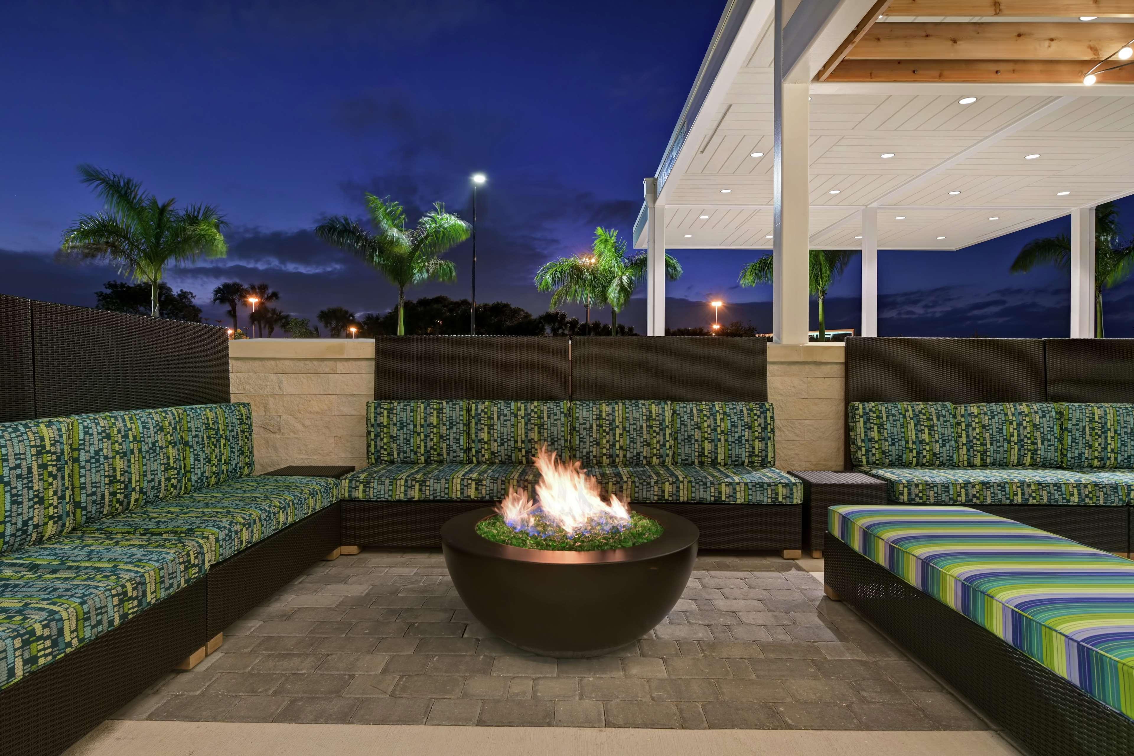 Home2 Suites By Hilton West Palm Beach Airport Cloud Lake Exterior photo