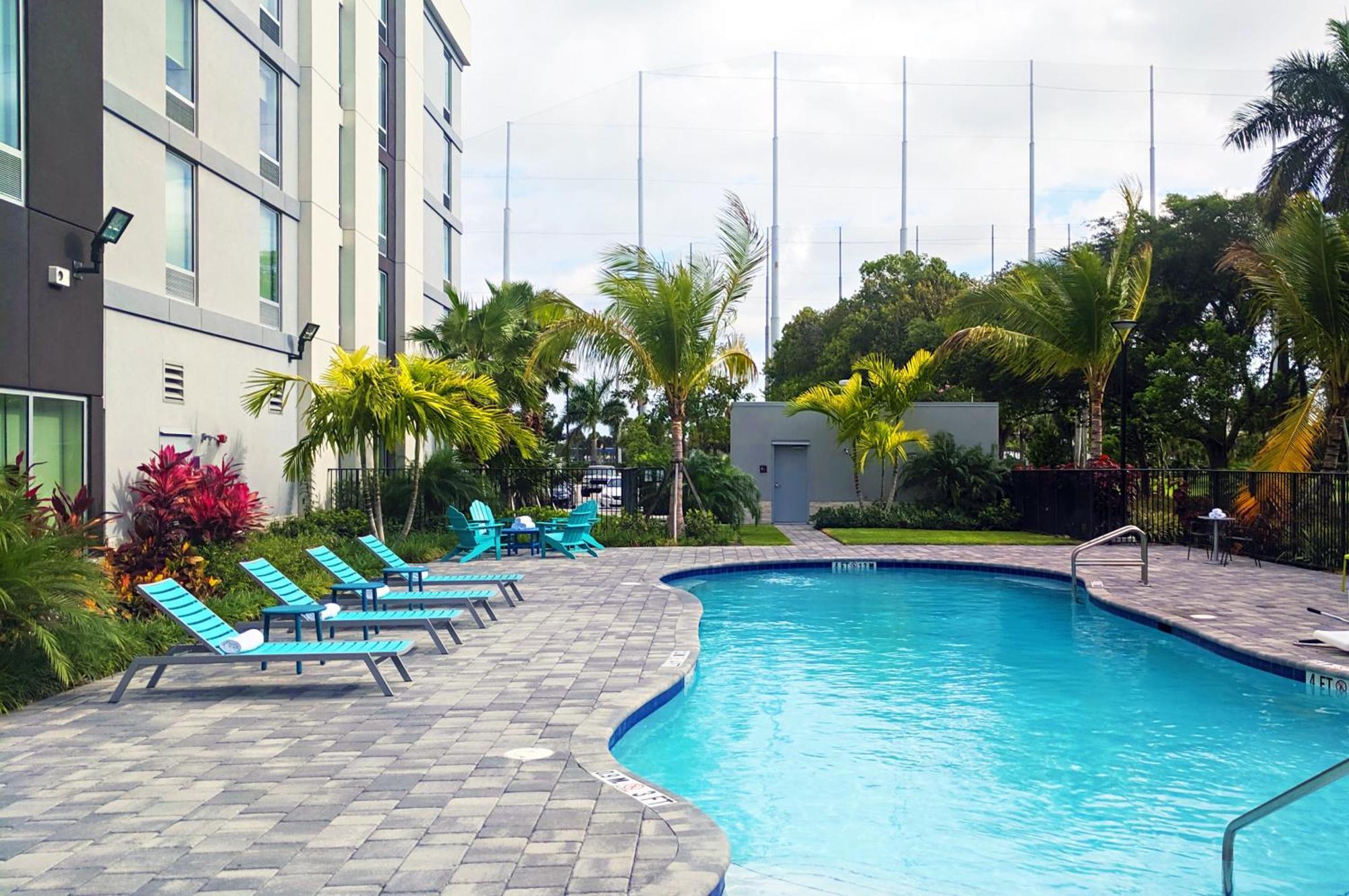 Home2 Suites By Hilton West Palm Beach Airport Cloud Lake Exterior photo